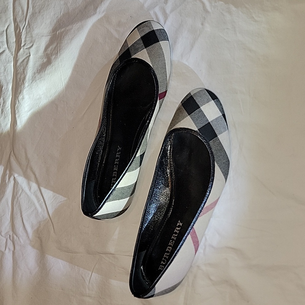 BURBERRY LOAFERS/BALLERINA SLIPPERS FOR WOMEN U.S. Size 7 (37). - Picture 5 of 10